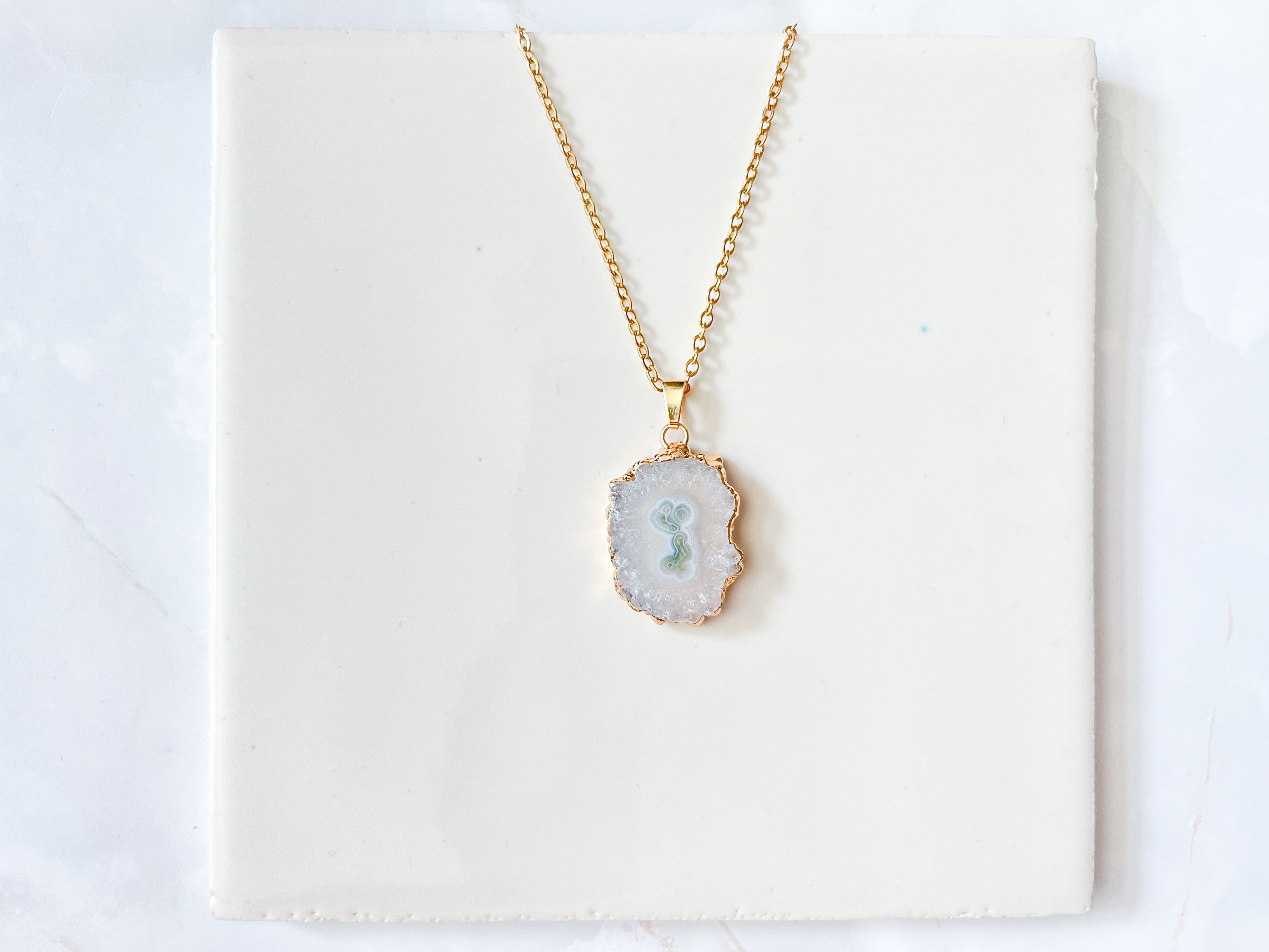 Druzy Agaat bedel met 18k Goudvergulde halsketting