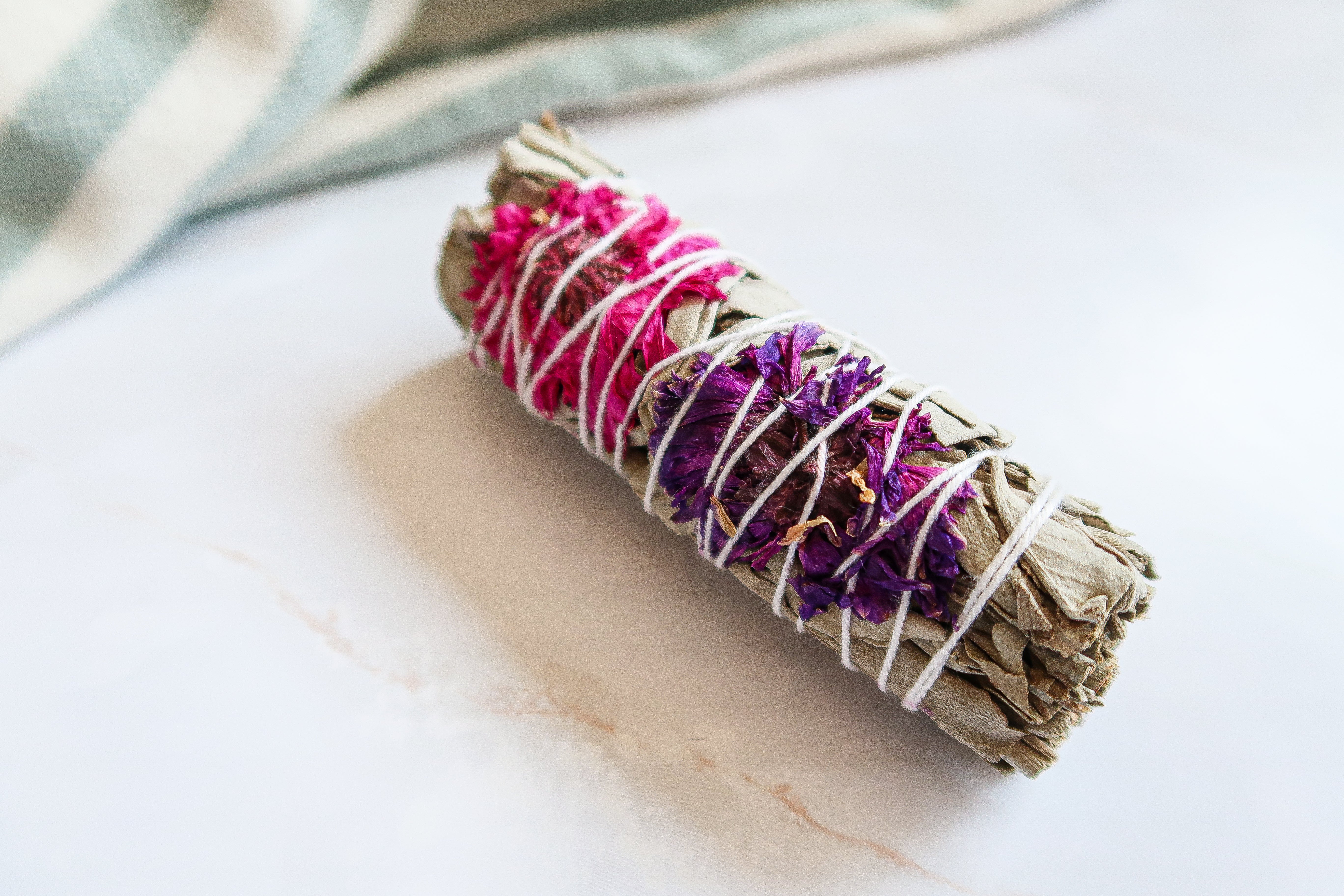 Flower Power smudge stick - witte salie en bloemen